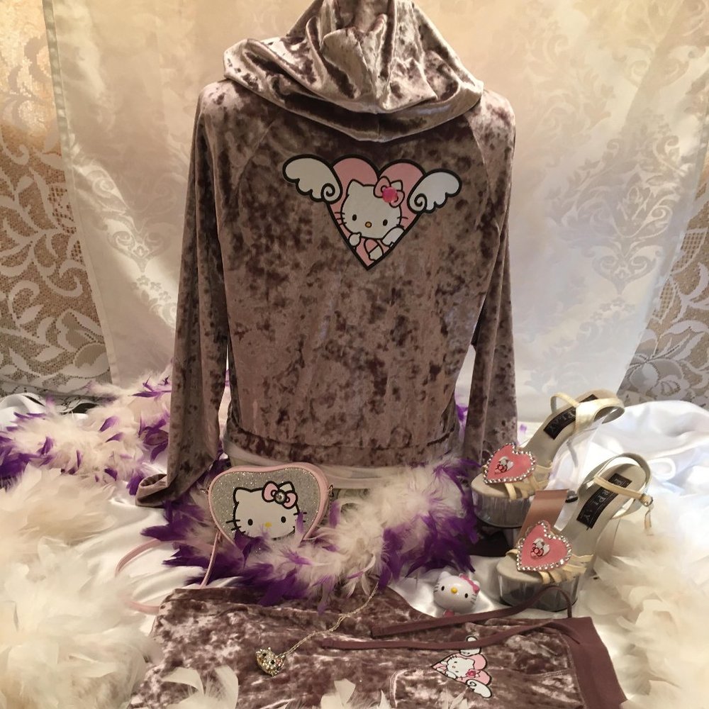 🍭crushed ice pink velvet tracksuit with custom hello kitty and crystal details!